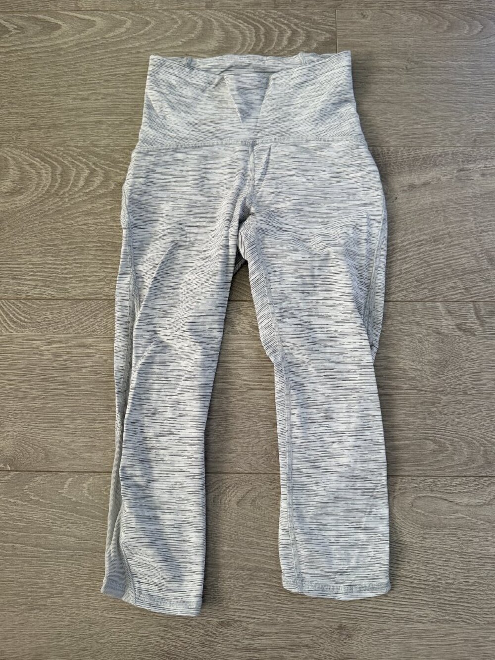 Lululemon Gray White Stripe Mesh Crop Leggings Womens Size 2